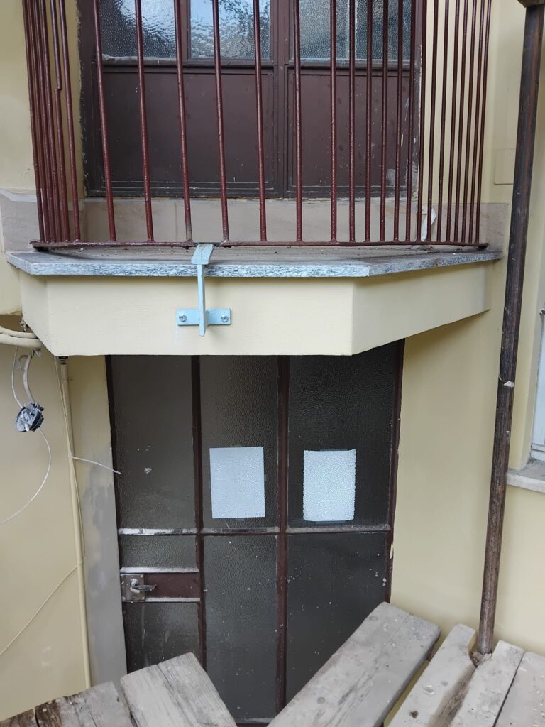 Torino, Lungo Po Antonelli: completato il rifacimento delle facciate e il montaggio delle nuove staffe delle ringhiere