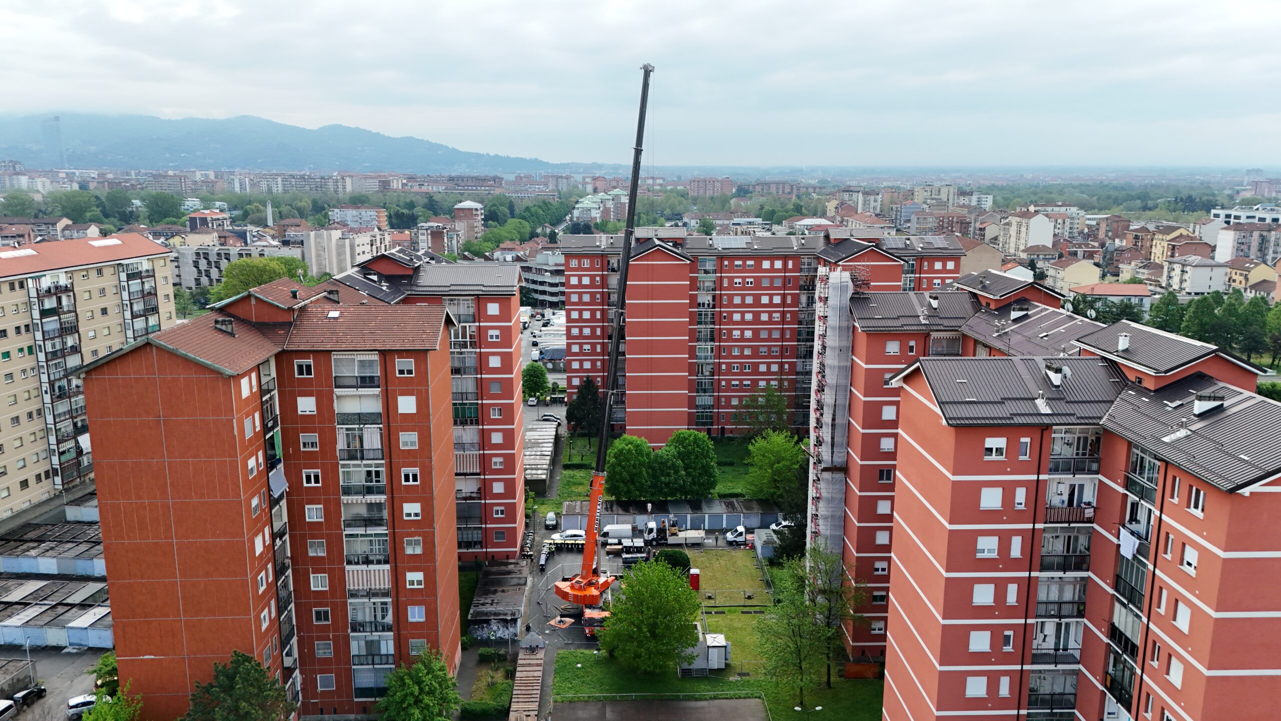 Torino: rimozione delle ciminiere da un complesso condominiale