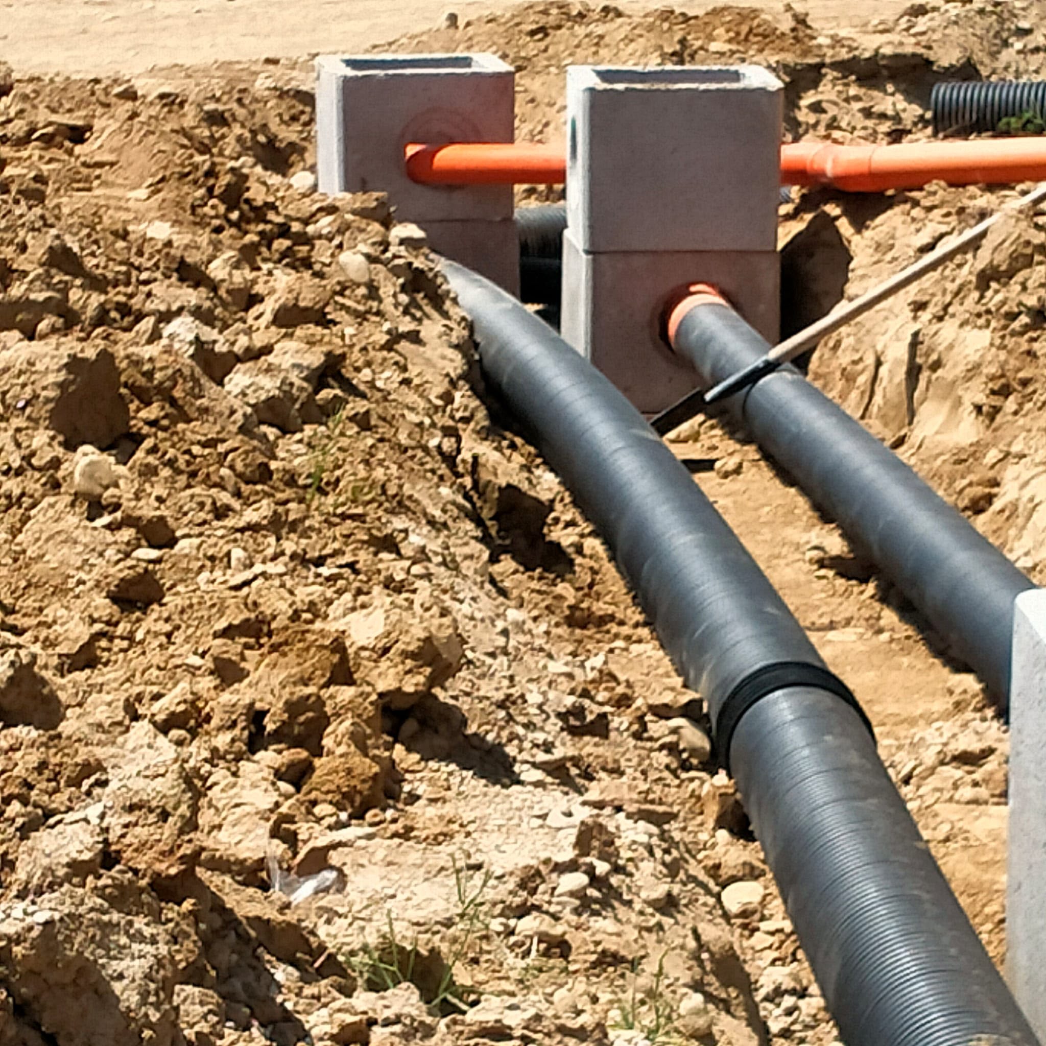 ✅ Cantiere completato – San Paolo Solbrito 🚧Terminati con successo i lavori di realizzazione dell’impianto fognario, delle tubazioni elettriche e dell’impianto idrico.