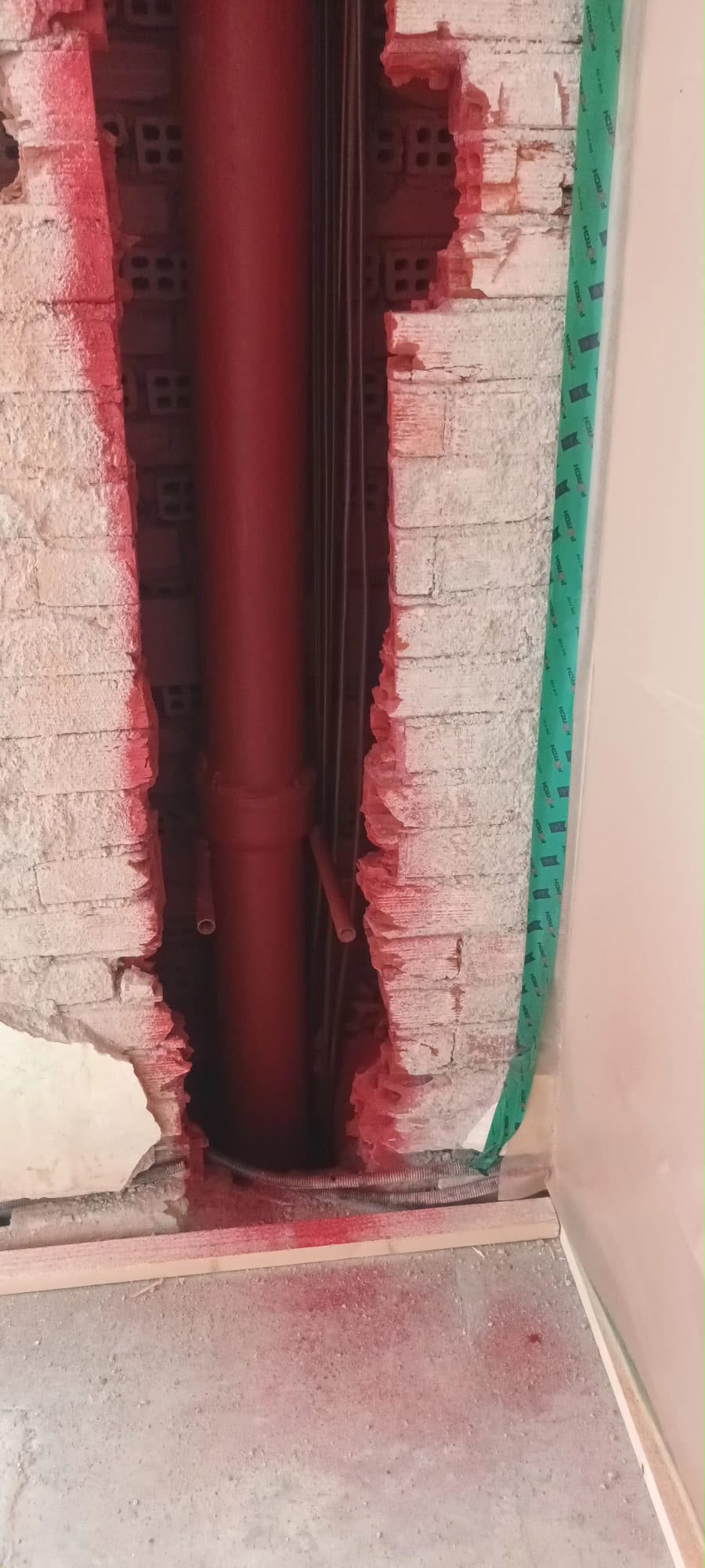 Confinamento per la rimozione dei tubi in amianto: intervento certificato