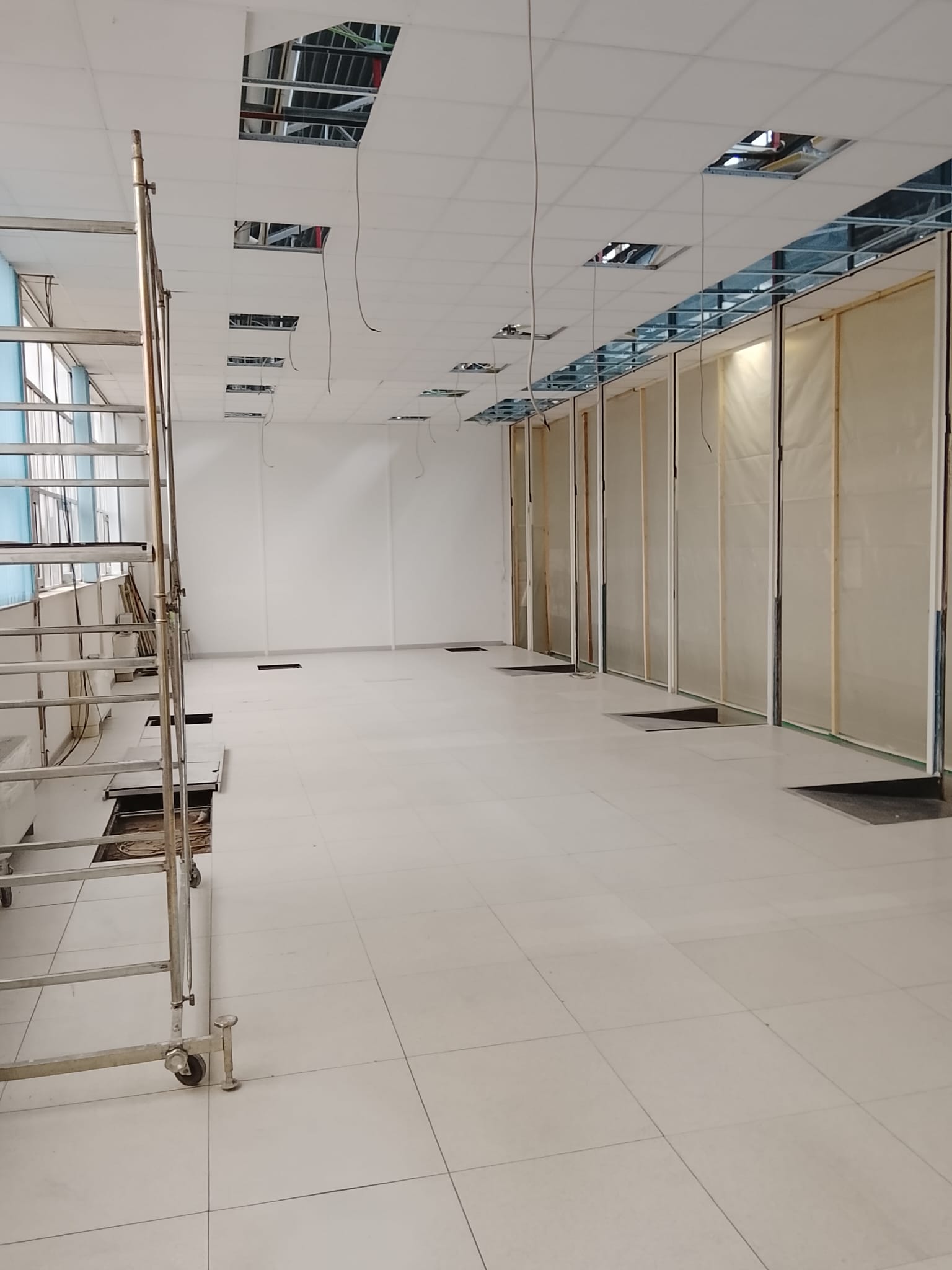 Confinamento di Sicurezza e Rifacimento Pareti Interne negli Uffici